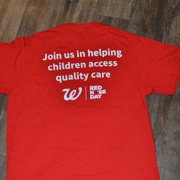 Walgreen Red T-Shirt - Picture 4 of 4
